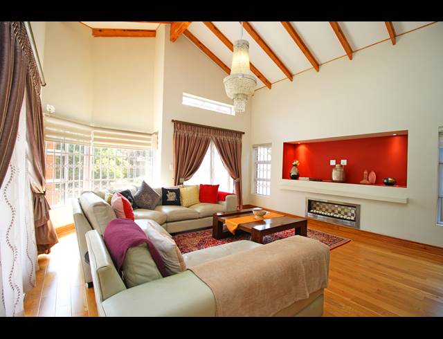 5 BEDROOM HOUSE FOR SALE IN HOUGHTON ESTATE